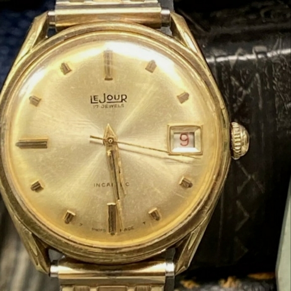 Le JOUR WATCH , 17 Jewels , IN CABLOC ,35mm RUNS - Picture 7 of 8